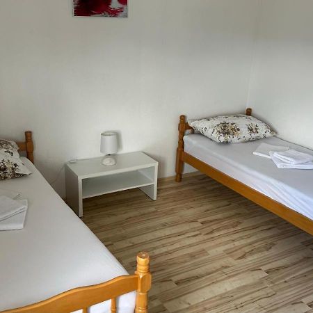 شقة Apartman Malekin Prozor المظهر الخارجي الصورة