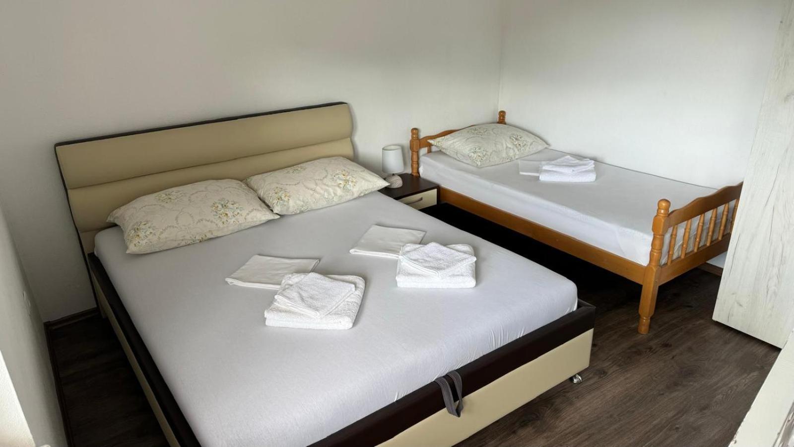 شقة Apartman Malekin Prozor المظهر الخارجي الصورة