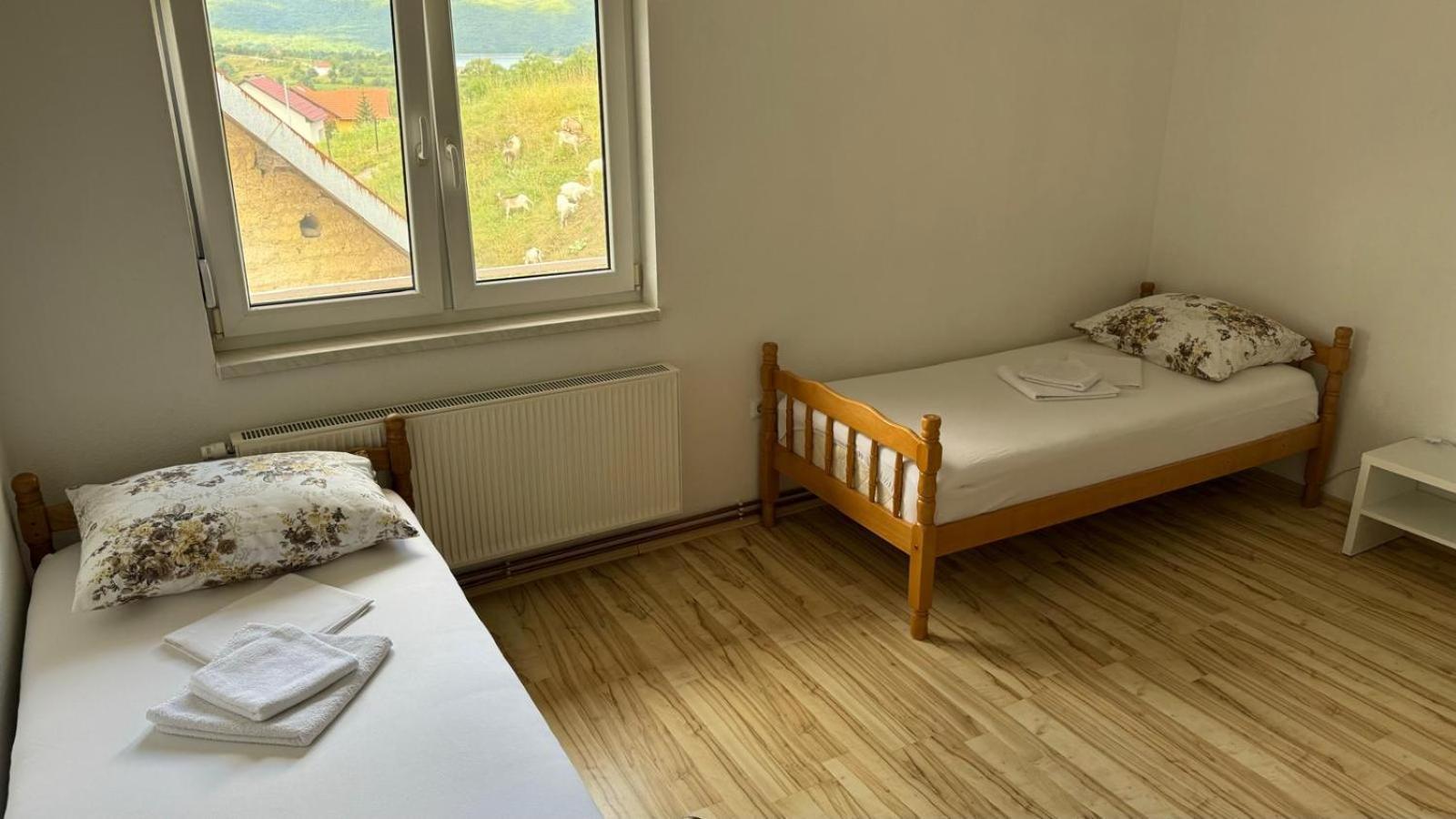 شقة Apartman Malekin Prozor المظهر الخارجي الصورة