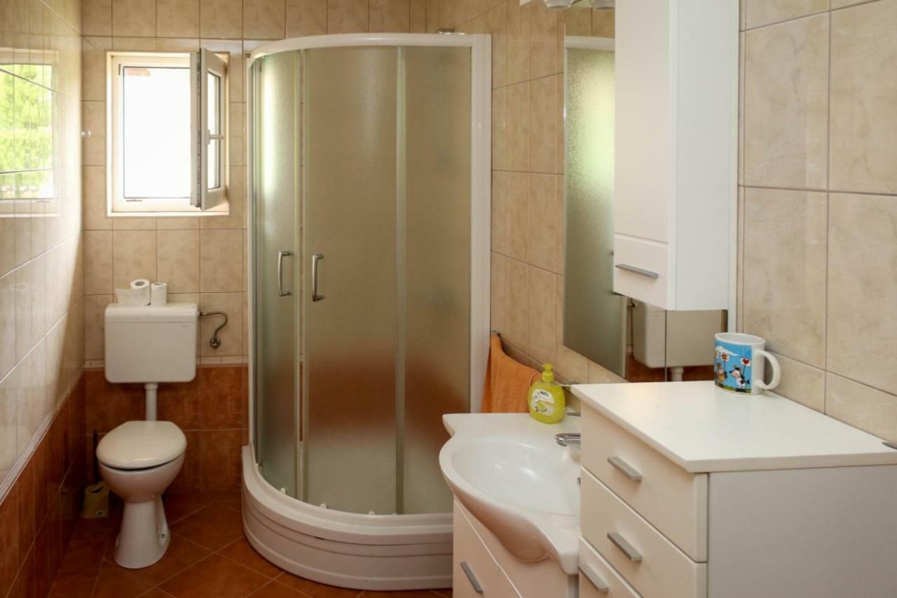 شقة Apartman Malekin Prozor الغرفة الصورة